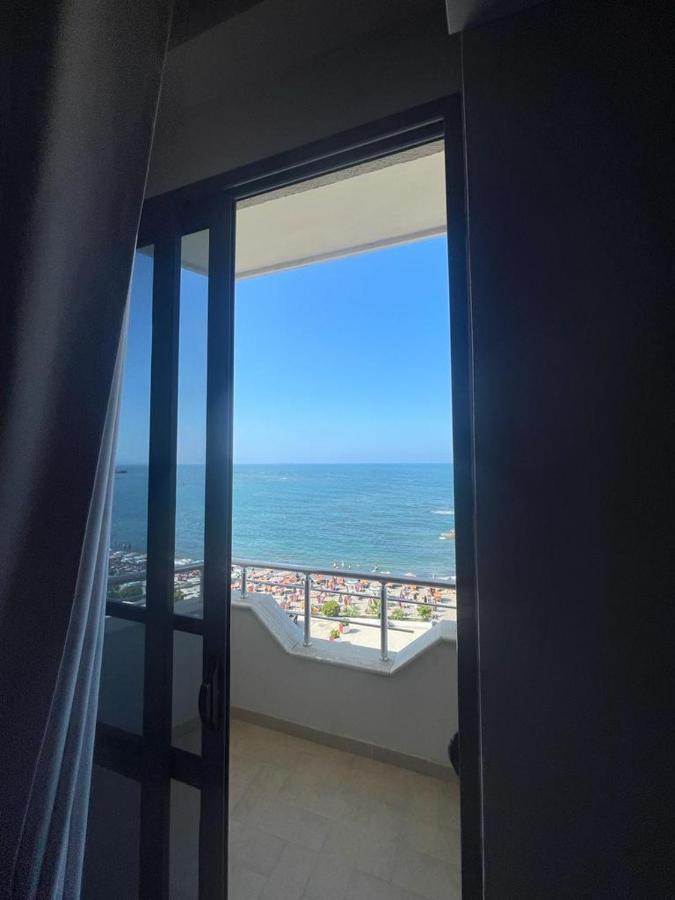 Hotel Ferrara ดูร์เรส ภายนอก รูปภาพ