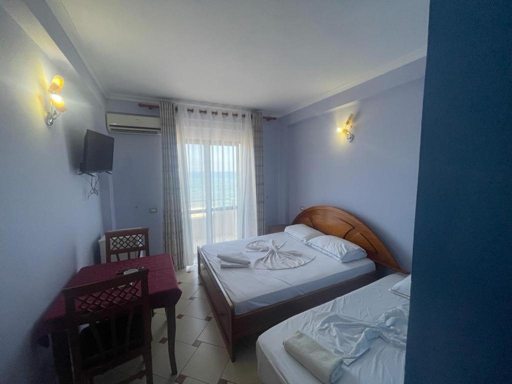 Hotel Ferrara ดูร์เรส ภายนอก รูปภาพ