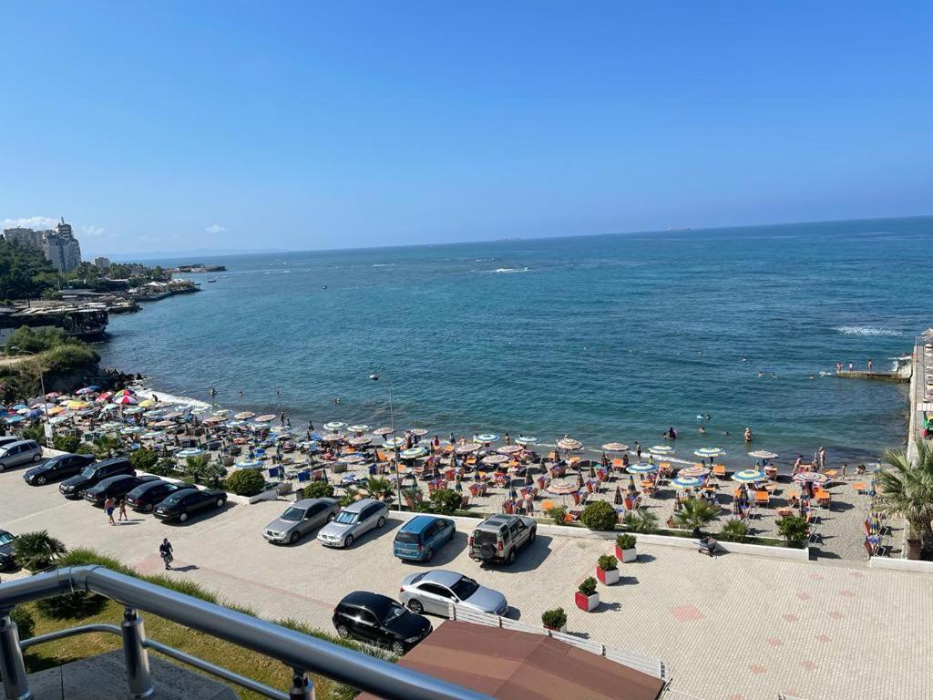 Hotel Ferrara ดูร์เรส ภายนอก รูปภาพ