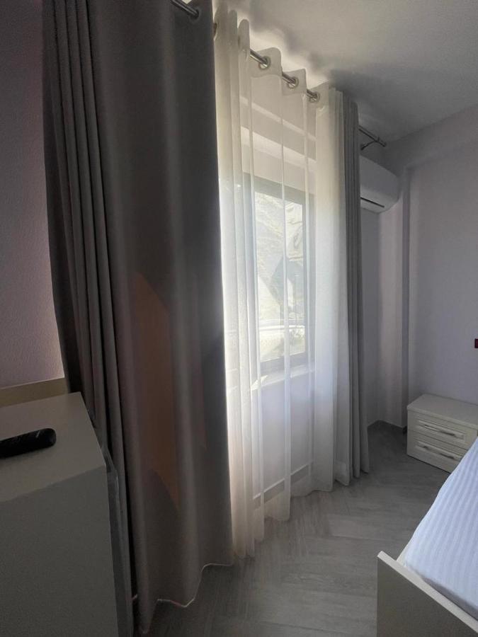 Hotel Ferrara ดูร์เรส ภายนอก รูปภาพ